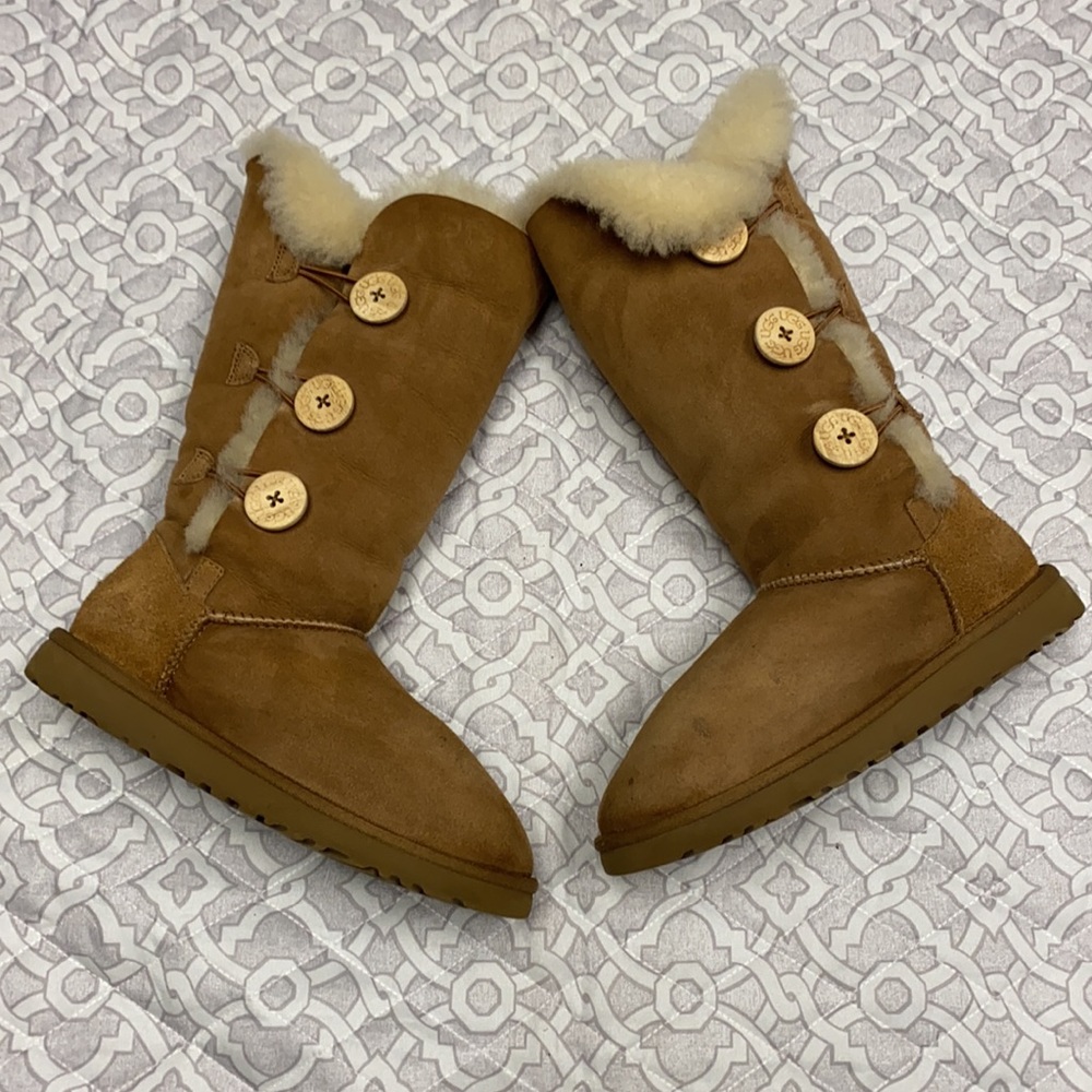 Ugg Bailey Boots. Size 7 - Picture 3 of 13